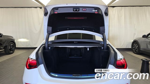 Mercedes-Benz S-Class 2025 — photo 20