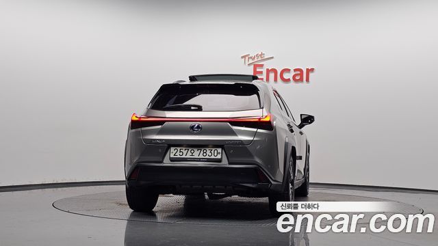 Lexus UX 2019 — photo 4