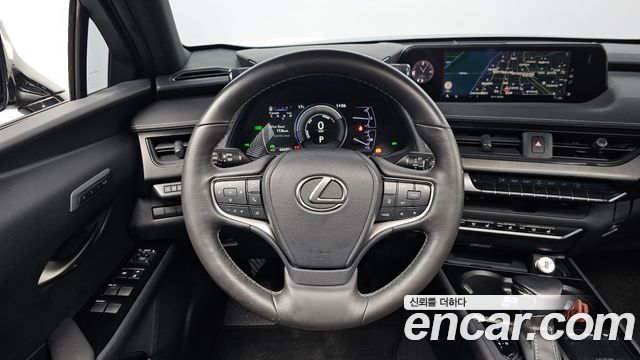 Lexus UX 2019 — photo 19