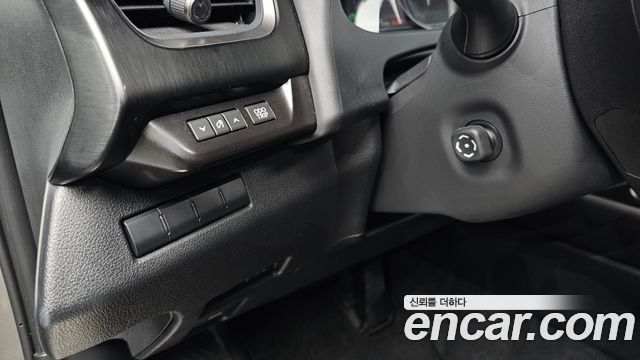 Lexus UX 2019 — photo 22