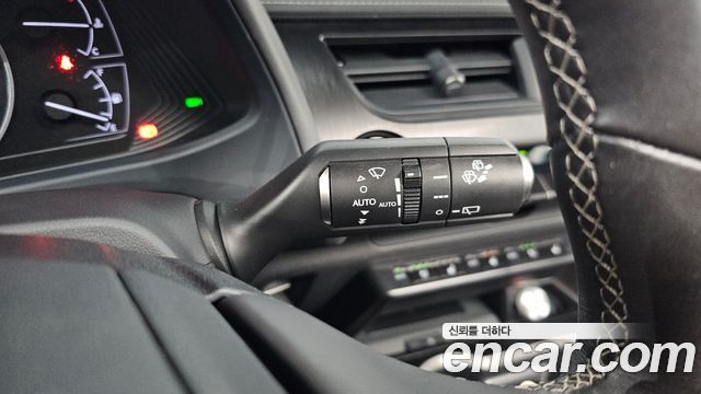 Lexus UX 2019 — photo 24