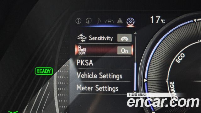 Lexus UX 2019 — photo 27