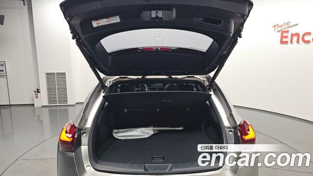 Lexus UX 2019 — photo 34