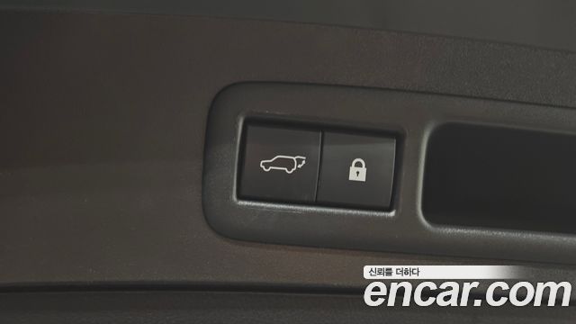Lexus UX 2019 — photo 35