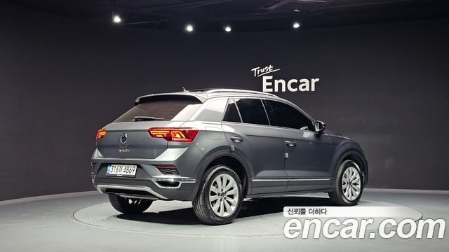 Volkswagen T-Roc 2021 — photo 2