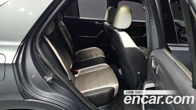 Volkswagen T-Roc 2021 — photo 18