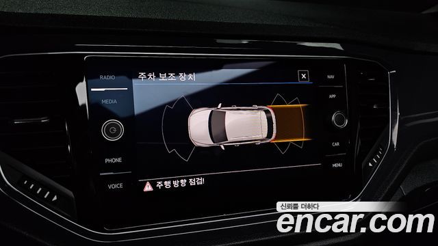Volkswagen T-Roc 2021 — photo 21
