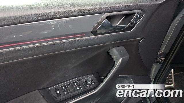 Volkswagen T-Roc 2021 — photo 30