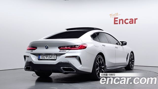 BMW 8-Series 2023 — photo 2