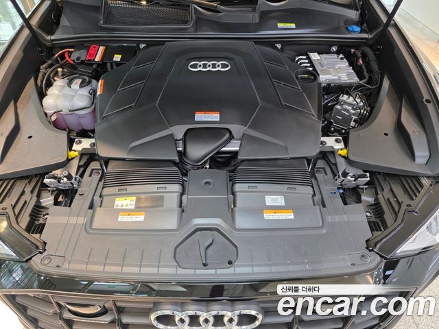 Audi Q8 2023 — photo 6