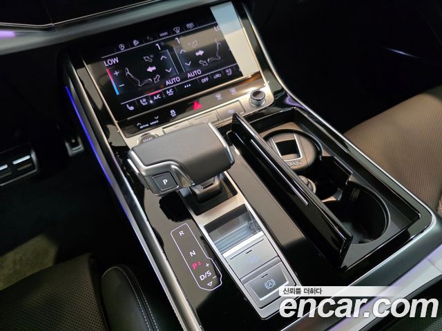 Audi Q8 2023 — photo 9
