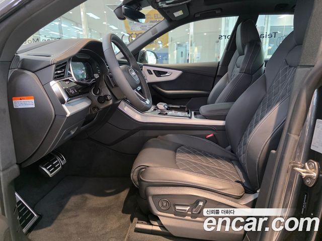 Audi Q8 2023 — photo 10