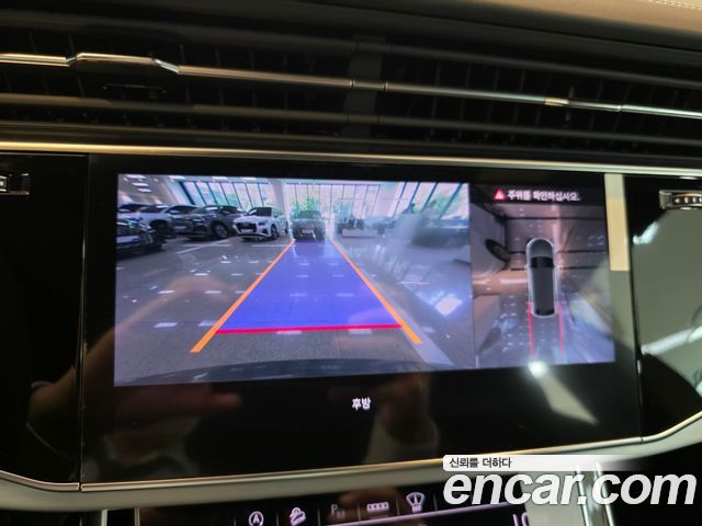 Audi Q8 2023 — photo 15
