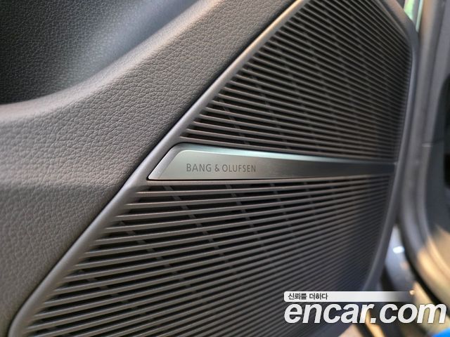 Audi Q8 2023 — photo 16