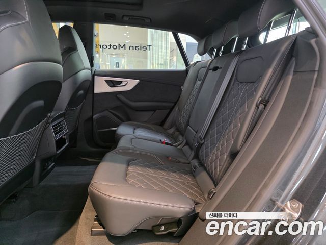Audi Q8 2023 — photo 17
