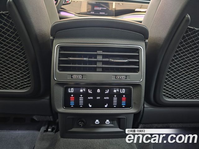 Audi Q8 2023 — photo 18