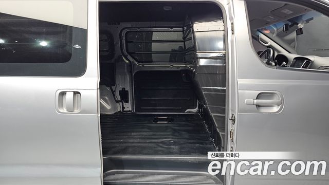 Hyundai Starex 2021 — photo 12