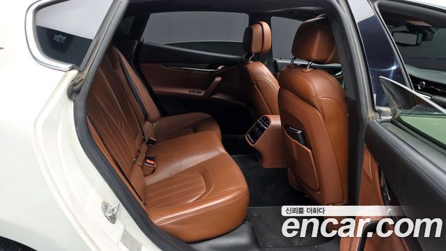 Maserati Quattroporte 2015 — photo 17