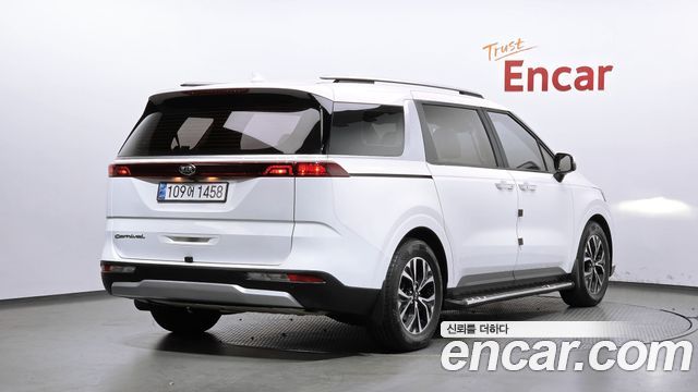 Kia Canival 2021 — photo 2