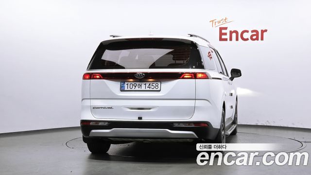 Kia Canival 2021 — photo 4