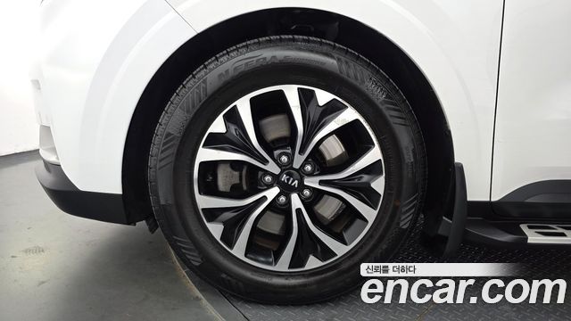 Kia Canival 2021 — photo 5