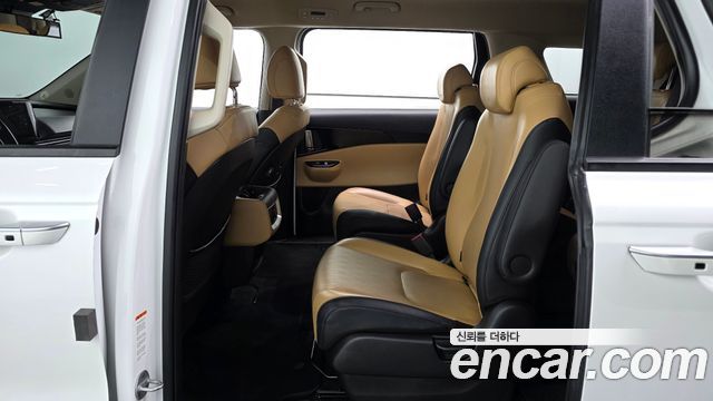 Kia Canival 2021 — photo 11