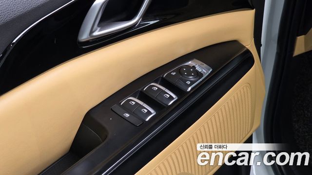 Kia Canival 2021 — photo 16