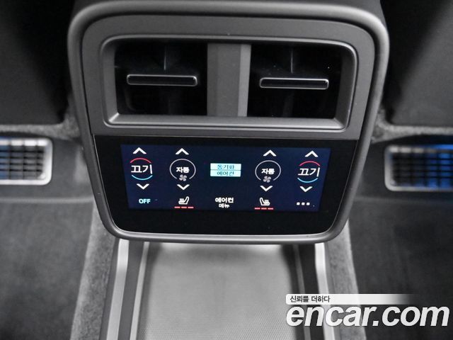 Porsche Taycan 2025 — photo 16