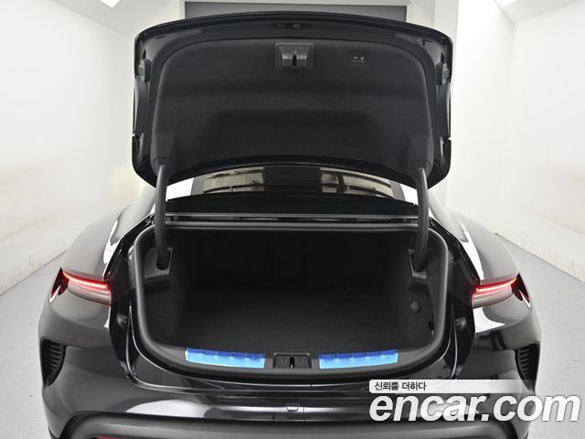 Porsche Taycan 2025 — photo 20