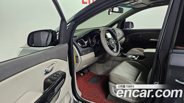 Kia Canival 2016 — photo 13