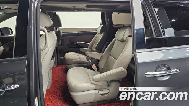 Kia Canival 2016 — photo 17
