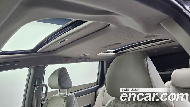 Kia Canival 2016 — photo 25