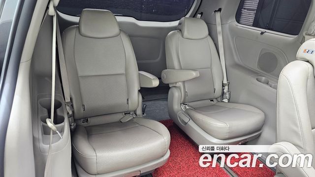 Kia Canival 2016 — photo 26