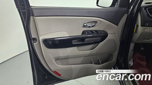 Kia Canival 2016 — photo 14