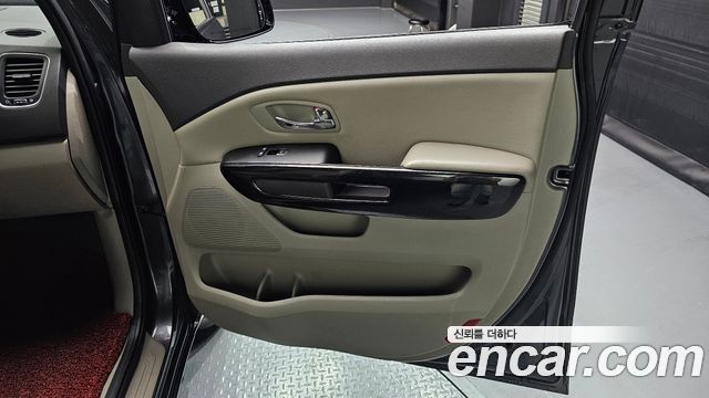 Kia Canival 2016 — photo 15