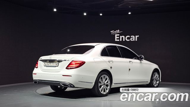 Mercedes-Benz E-Class 2019 — photo 2
