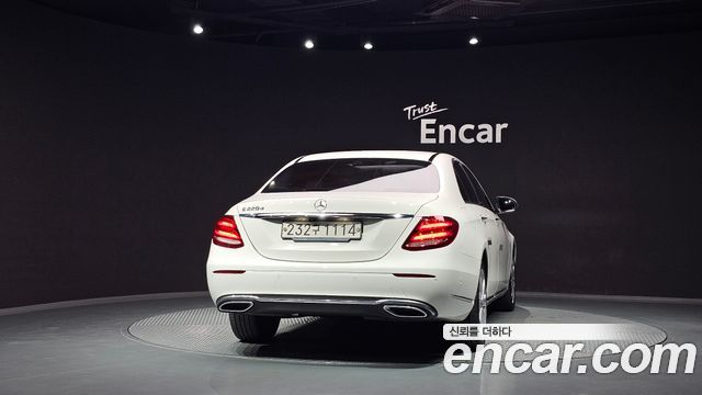 Mercedes-Benz E-Class 2019 — photo 4