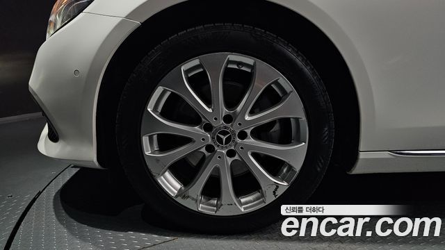 Mercedes-Benz E-Class 2019 — photo 5