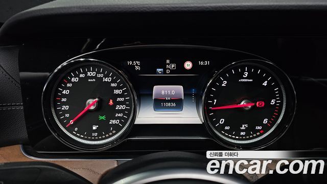 Mercedes-Benz E-Class 2019 — photo 11