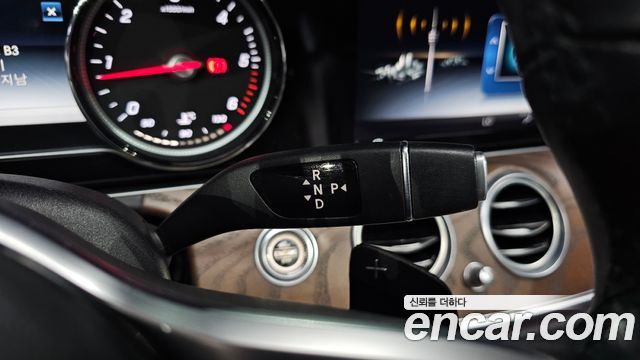 Mercedes-Benz E-Class 2019 — photo 12