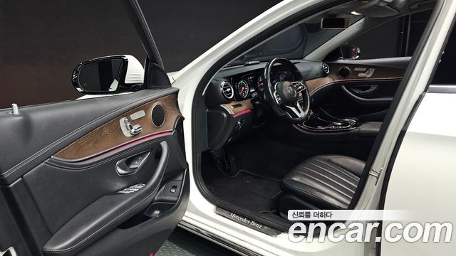 Mercedes-Benz E-Class 2019 — photo 13