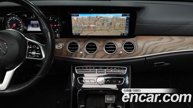 Mercedes-Benz E-Class 2019 — photo 20