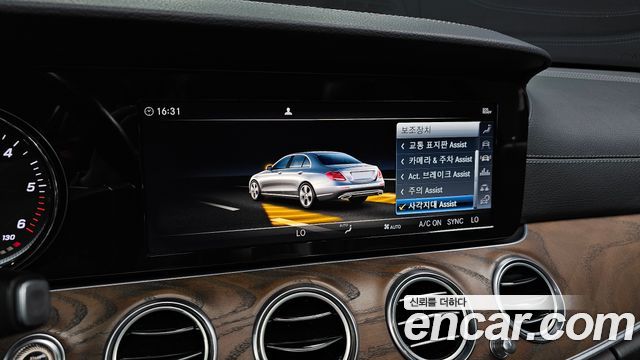 Mercedes-Benz E-Class 2019 — photo 22