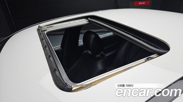 Mercedes-Benz E-Class 2019 — photo 25