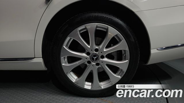 Mercedes-Benz E-Class 2019 — photo 7