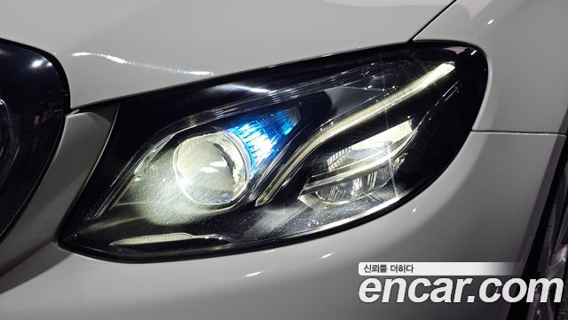 Mercedes-Benz E-Class 2019 — photo 8