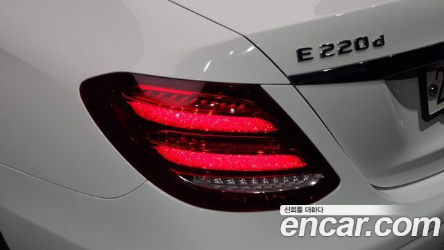 Mercedes-Benz E-Class 2019 — photo 9