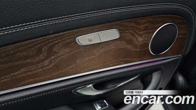 Mercedes-Benz E-Class 2019 — photo 30