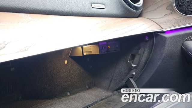 Mercedes-Benz E-Class 2019 — photo 31