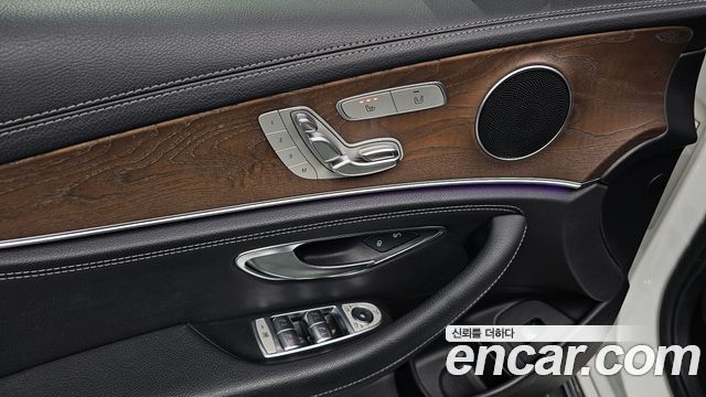 Mercedes-Benz E-Class 2019 — photo 32
